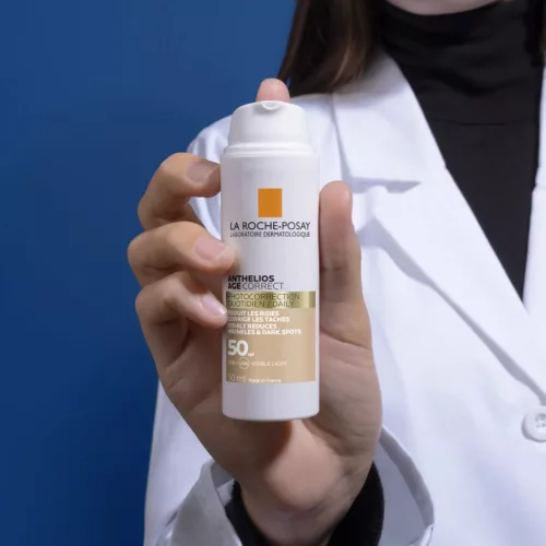 LA ROCHE-POSAY Anthelios Age Correct színezett krém SPF50 (50ml)