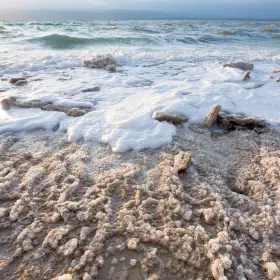 Az AHAVA tengeri sós támogatást nyújt a melegben!