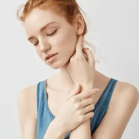 Retinol vs. bakuchiol: Melyiket válaszd, ha érzékeny a bőröd?