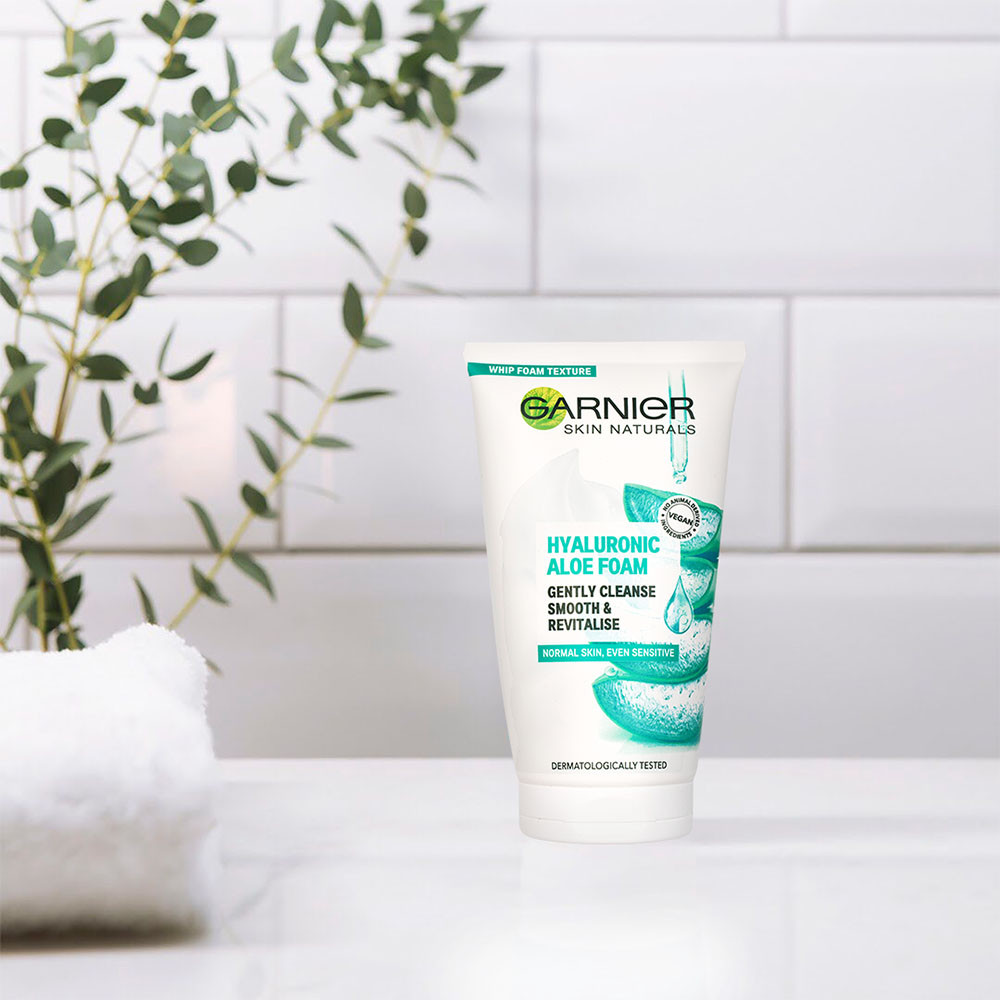 GARNIER SKIN NATURALS Hyauronic Aloe habzó arctisztító (150ml) termék 2. képe